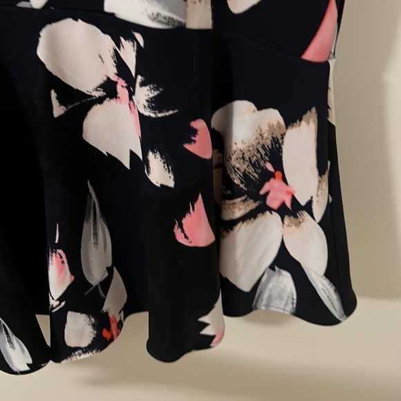 Great for a guest dress at a spring or summer wedding! - Picture 4 of 6